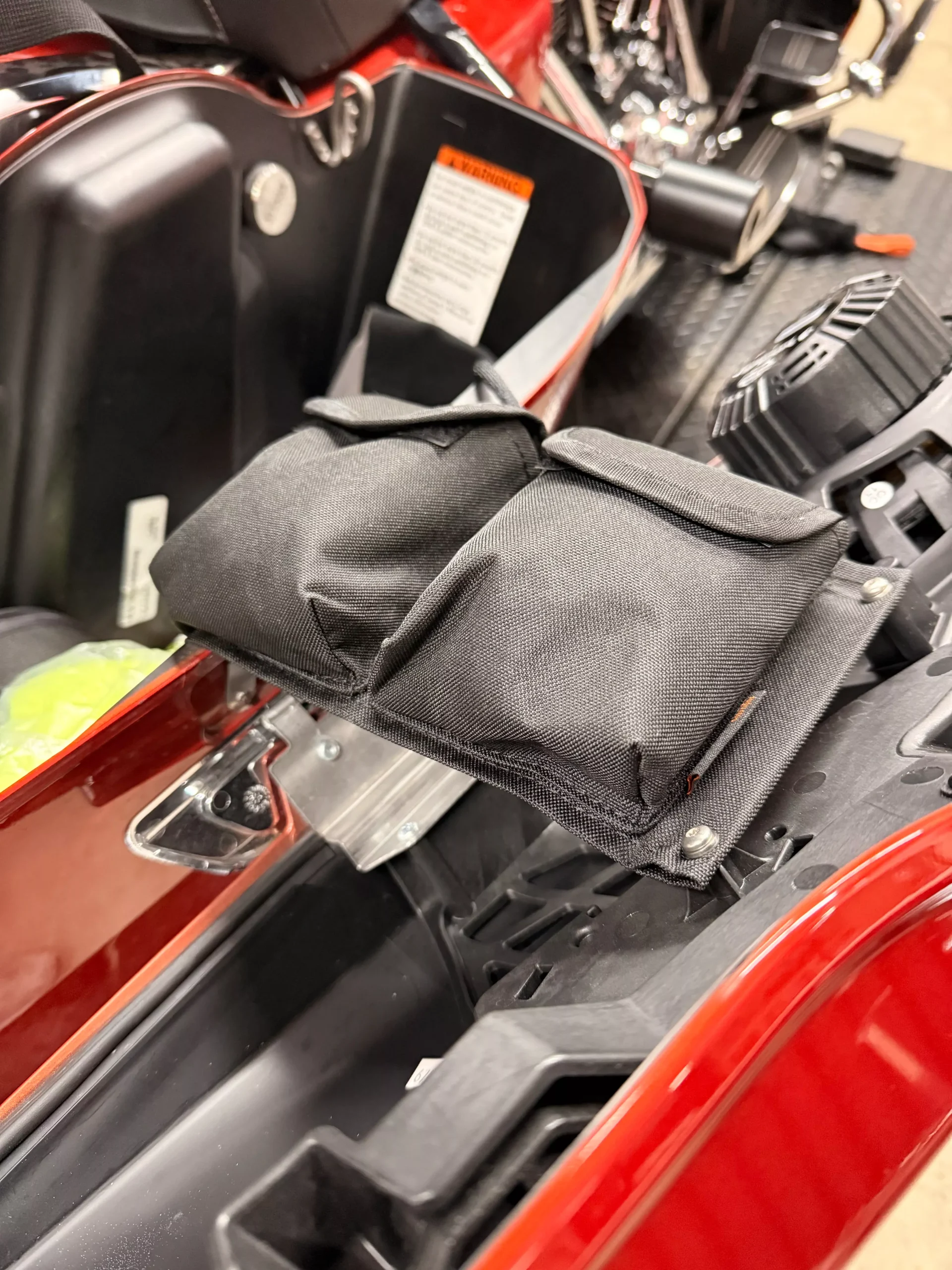 Caddysack Harley Saddlebag Lid Tether (Innovative Solutions)