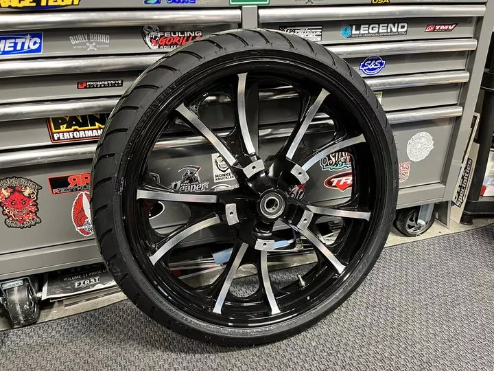 LARGO 21" FRONT WHEEL PACKAGE C/W TIRE HARLEY DAVIDSON BAGGERS 09-25