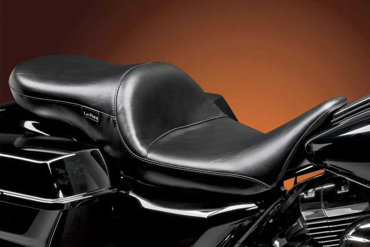 Maverick Seat - without Backrest - Smooth - Black - FL '08-'23