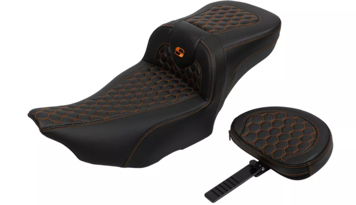 Saddlemen Roadsofa Extended Reach Seat With Backrest Honeycomb Orange Stitch – 823-07-190B3 For Harley Touring 2023-2026