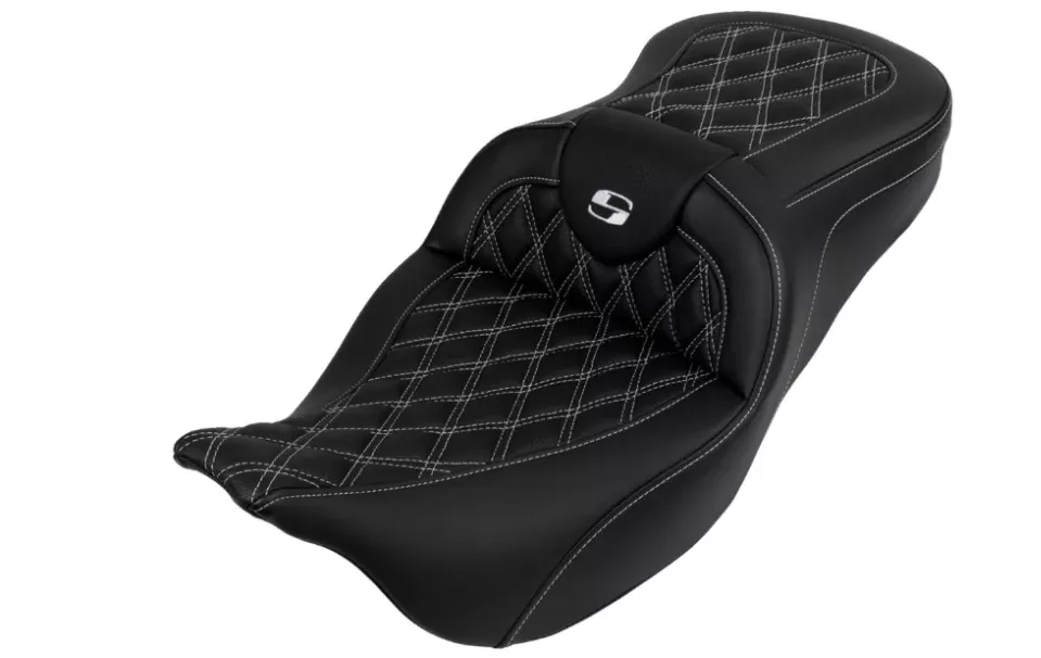 Saddlemen Roadsofa Standard Reach Seat With Backrest White Stitch – 808-07B-182B6 For Harley Touring 2008-2025