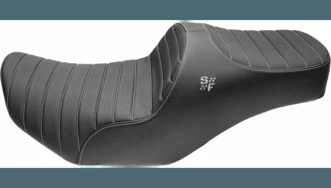 Slyfox Chariot Seat for '23.5-26 Harley Davidson Touring FLH/FLT - Silver Classic Stitch - Silver Logo