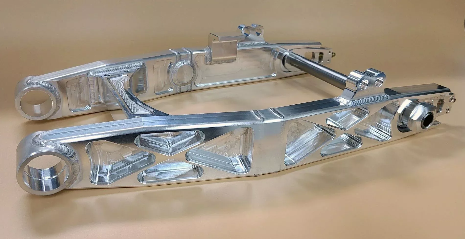 TRAC DYNAMICS BILLET SERIES STRUXURE HARLEY DAVIDSON DYNA SWINGARM