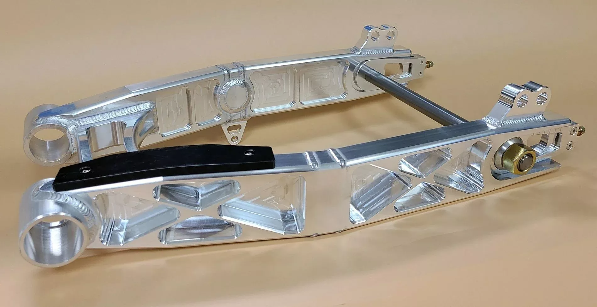 TRAC DYNAMICS BILLET SERIES STRUXURE HARLEY DAVIDSON FXR SWINGARM
